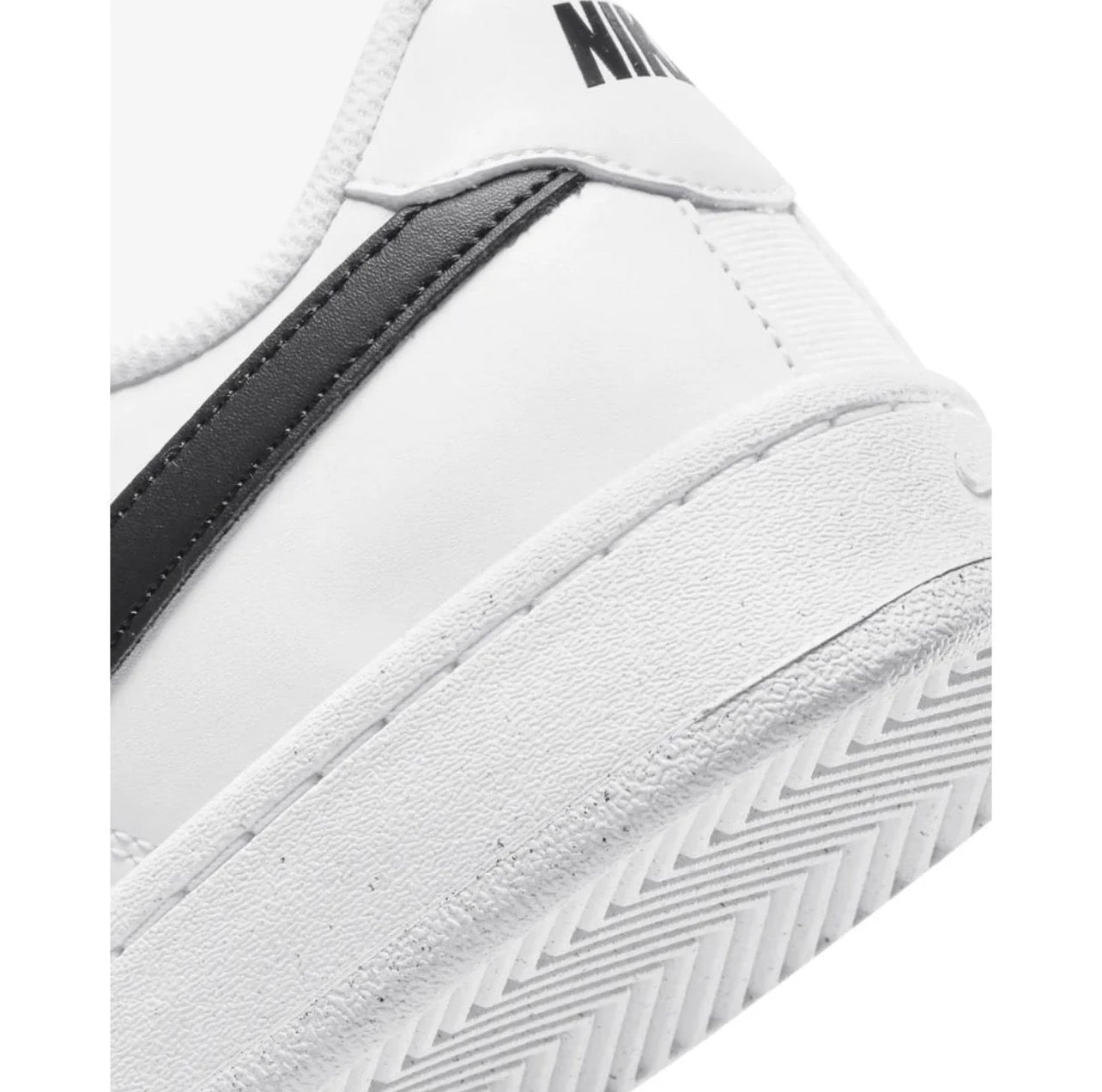 Nike Court Royale 2